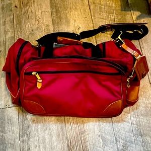 VTG LL BEAN Burgundy Canvas/Leather Trim Duffle/Duffel/Overnight Bag 22x10x12